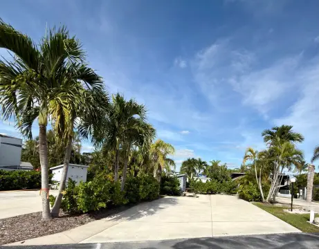 Chokoloskee Vacant RV Lot with Dock