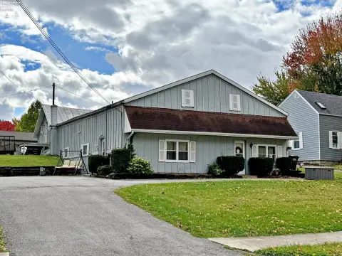 Tiffin Triplex with Income Potential