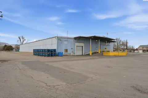 Warehouse with Secure Laydown Yard