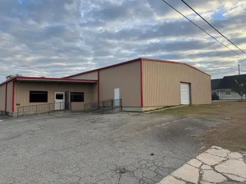 Cairo Commercial Building with Warehouse