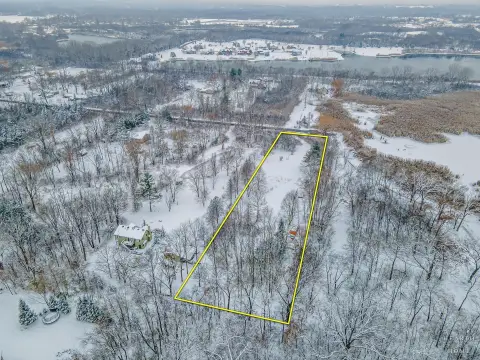 Residential Land in Quiet McHenry