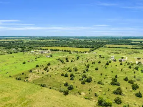 Expansive Land in Dawson, Texas