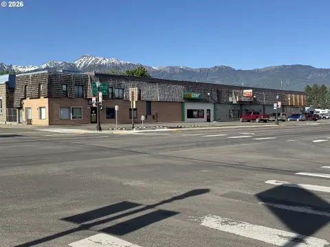 Multi-Unit Mixed-Use Building