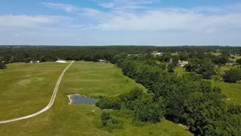 Murchison Farmhouse on 47+ Acres
