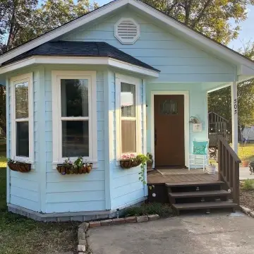Charming Cottage in Roxton, TX