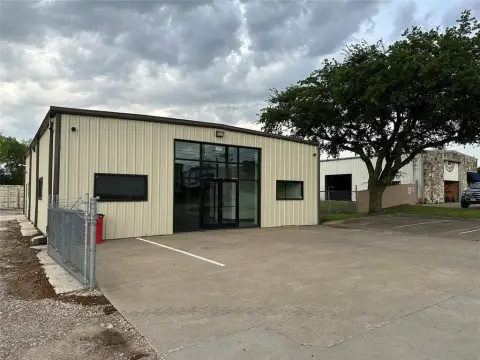 Renovated Flex Space in Rowlett