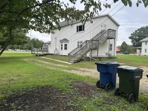 Duplex with Deck
