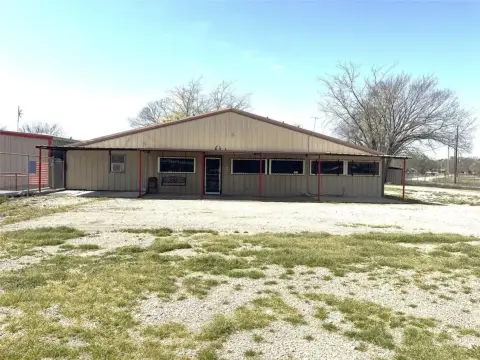 Versatile Industrial Building for Lease