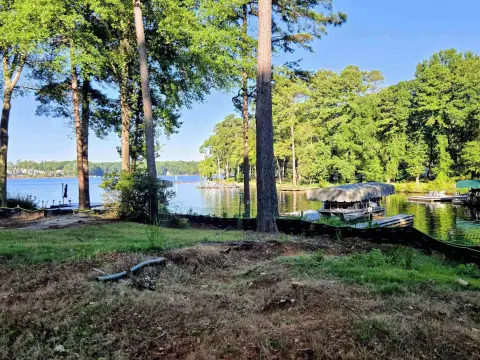 Waterfront Estate Lot in Greensboro