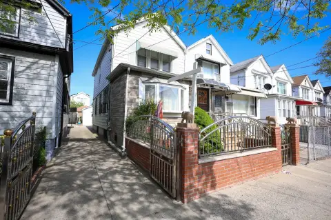 Well-Maintained Duplex in Richmond Hill