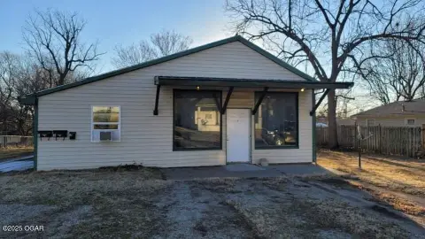 Income-Producing Triplex in Monett, MO