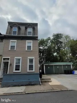 Triplex with Large Garage