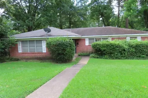 Shreveport Duplex with Detached Garage