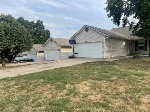Pleasant Valley Fourplex with Garages