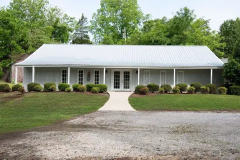 Mixed-Use Property with Flexible Layout