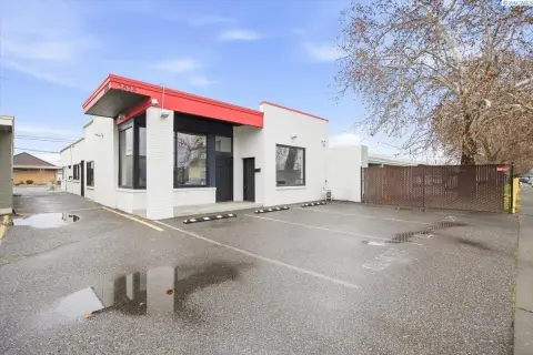 Adaptable Office Building