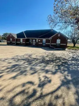 Van Alstyne Office Building Available