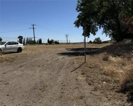 Spacious Vacant Lot in Palmdale