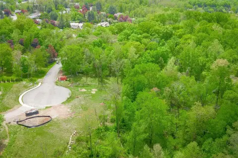 Land in Exclusive Cul-De-Sac