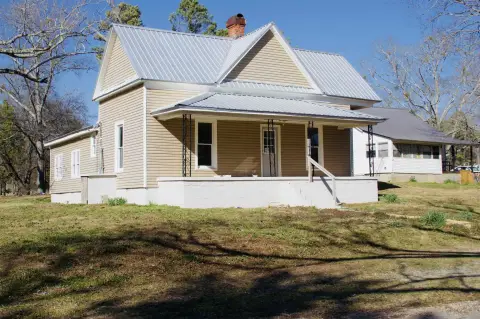 Charming 1900s Farmhouse in Vina