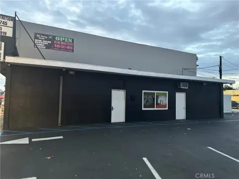 Retail Space in Santa Ana
