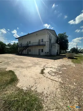 6-Unit Apartment Building