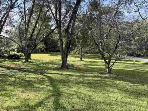 Residential Land in Twin Pines
