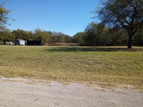 Residential Lot in Henrietta, TX