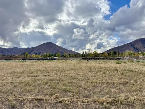 Hailey Land with Mountain Views