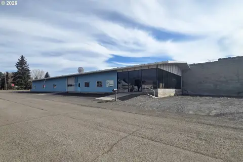Flex Building with Garage Doors