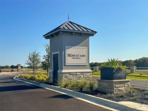 Lakefront Land in Dodd City