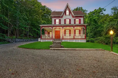 Versatile Commercial Space in Somers