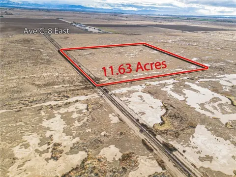 Expansive Land Parcel in Lancaster