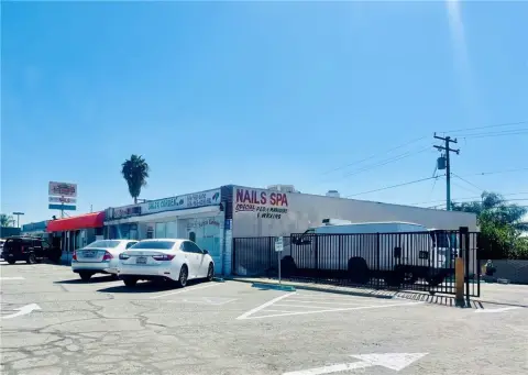 Leased Neighborhood Shopping Center