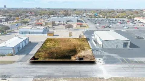 Commercial Land in Growing Area