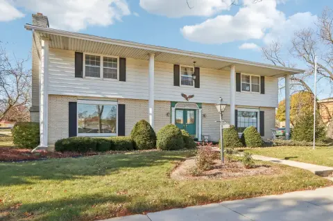 Milwaukee Triplex with Landscaped Yard