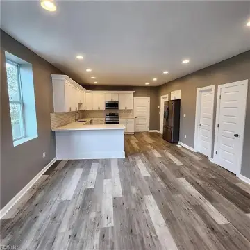 Over-Under Duplex with Private Backyard