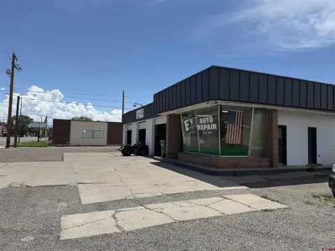Remodelable Auto Shop with Overhead Doors