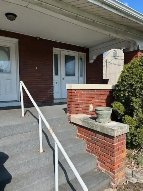 Crown Point Commercial Unit For Lease