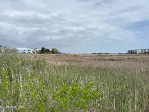 Marsh-Front Lot in Carolina Beach