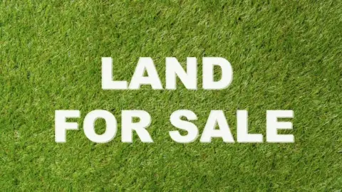 Residential Lot in Ravenwood East