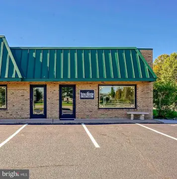 Versatile Commercial Space on Black Horse