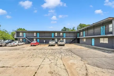 Multi-Unit Property Near Airport