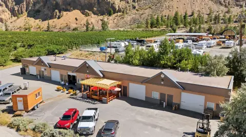 6-Bay Mixed-Use Property