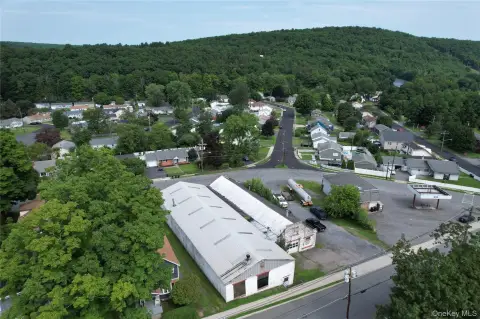 Dual-Access Warehouse Facility