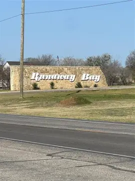 Land in Runaway Bay, TX
