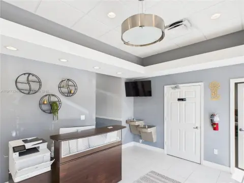 Furnished Office in Hallandale Beach