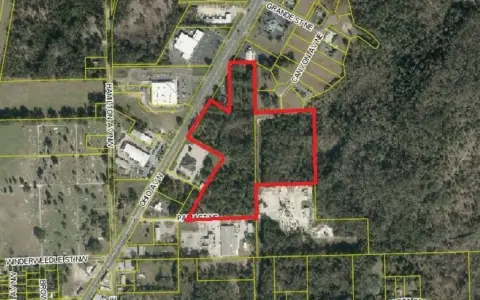 Commercial Land in Growing Area