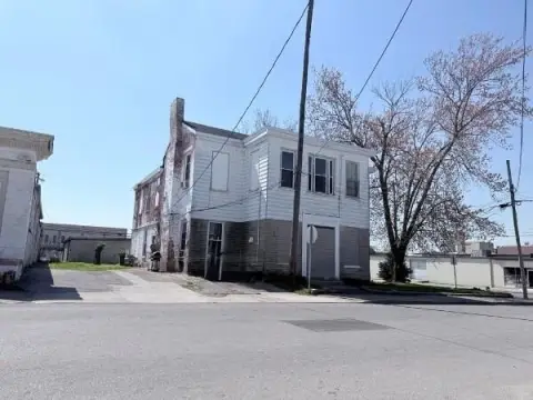 Updated 6-Unit Apartment Building