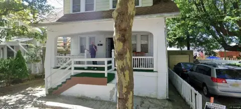Ventnor Duplex Near the Bay